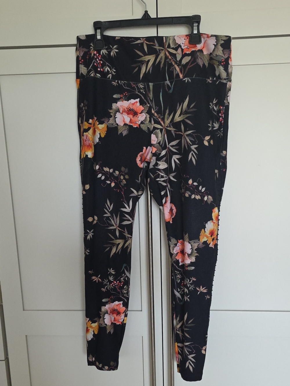 Floral Black Woman's Leggings Betsey Johnson Used